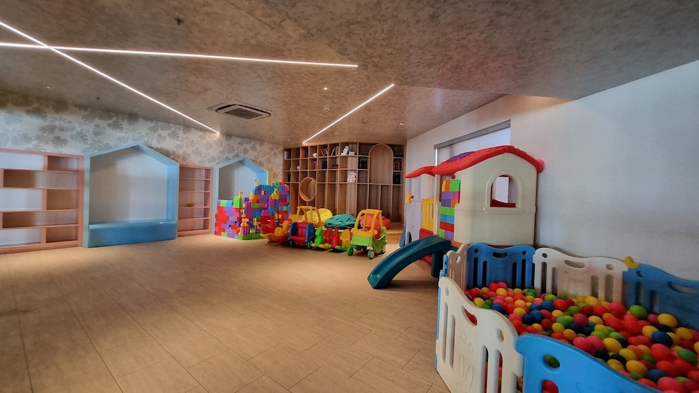 Malibu Hotel 65/73