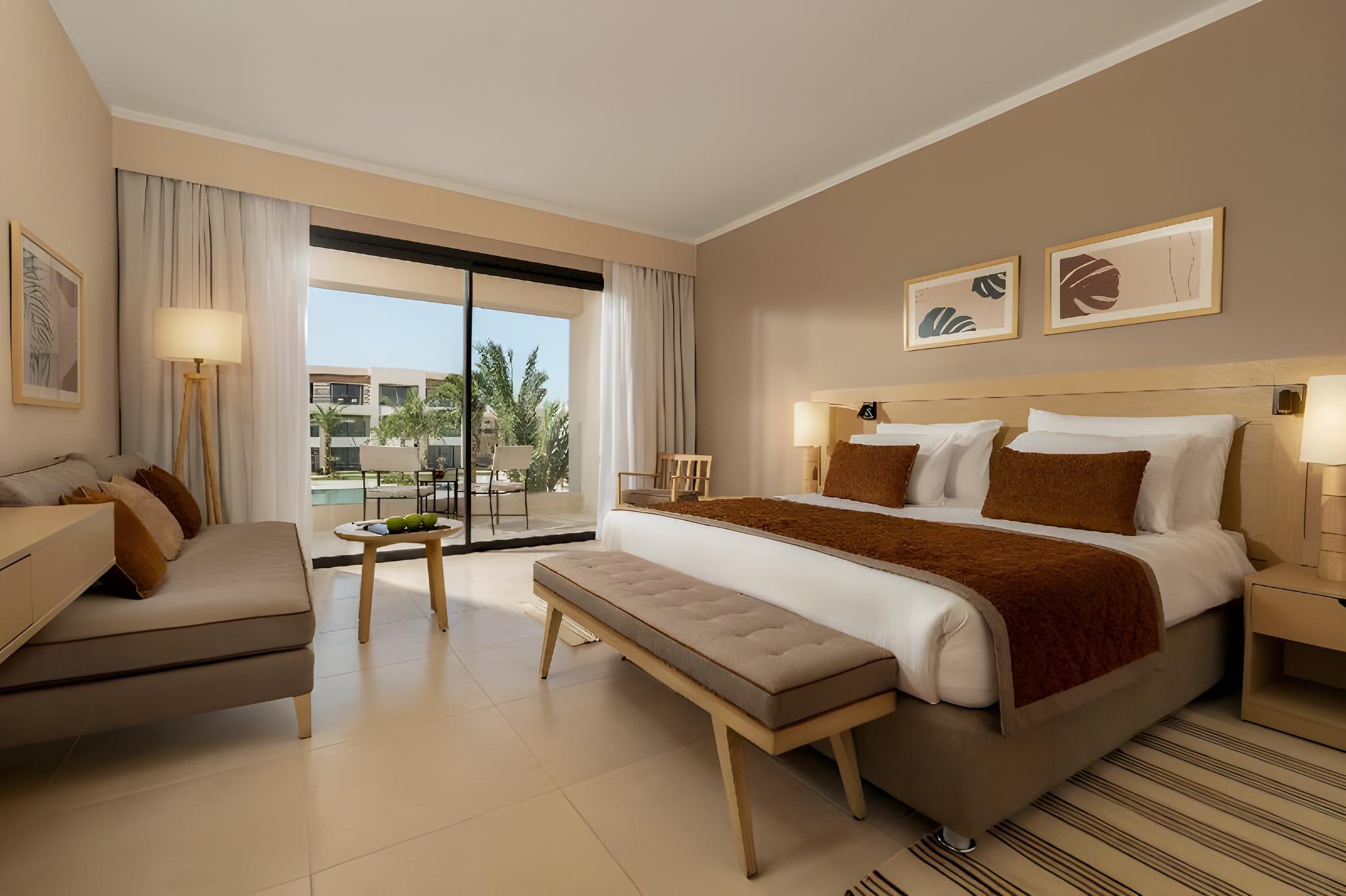 SUPERIOR ROOM - POOL VIEW