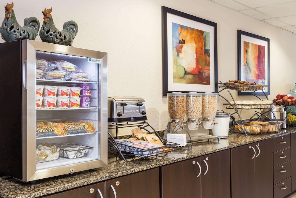 Microtel Inn & Suites by Wyndham Spring Hill/Weeki Wachee 15/30