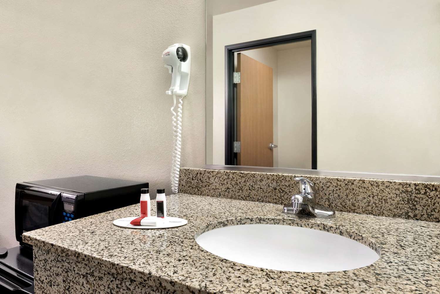Travelodge by Wyndham Clinton Valley West Court 10/10