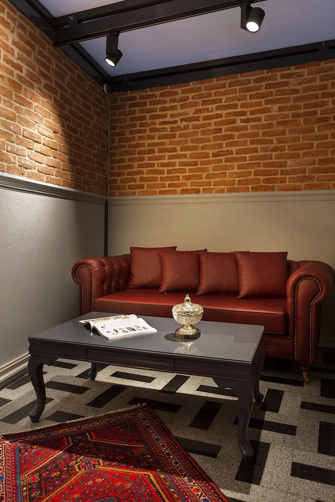 Guner Business Hotel 22/23