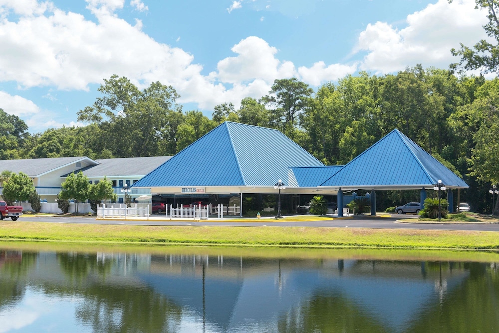 Days Inn By Wyndham Savannah Airport 17/19