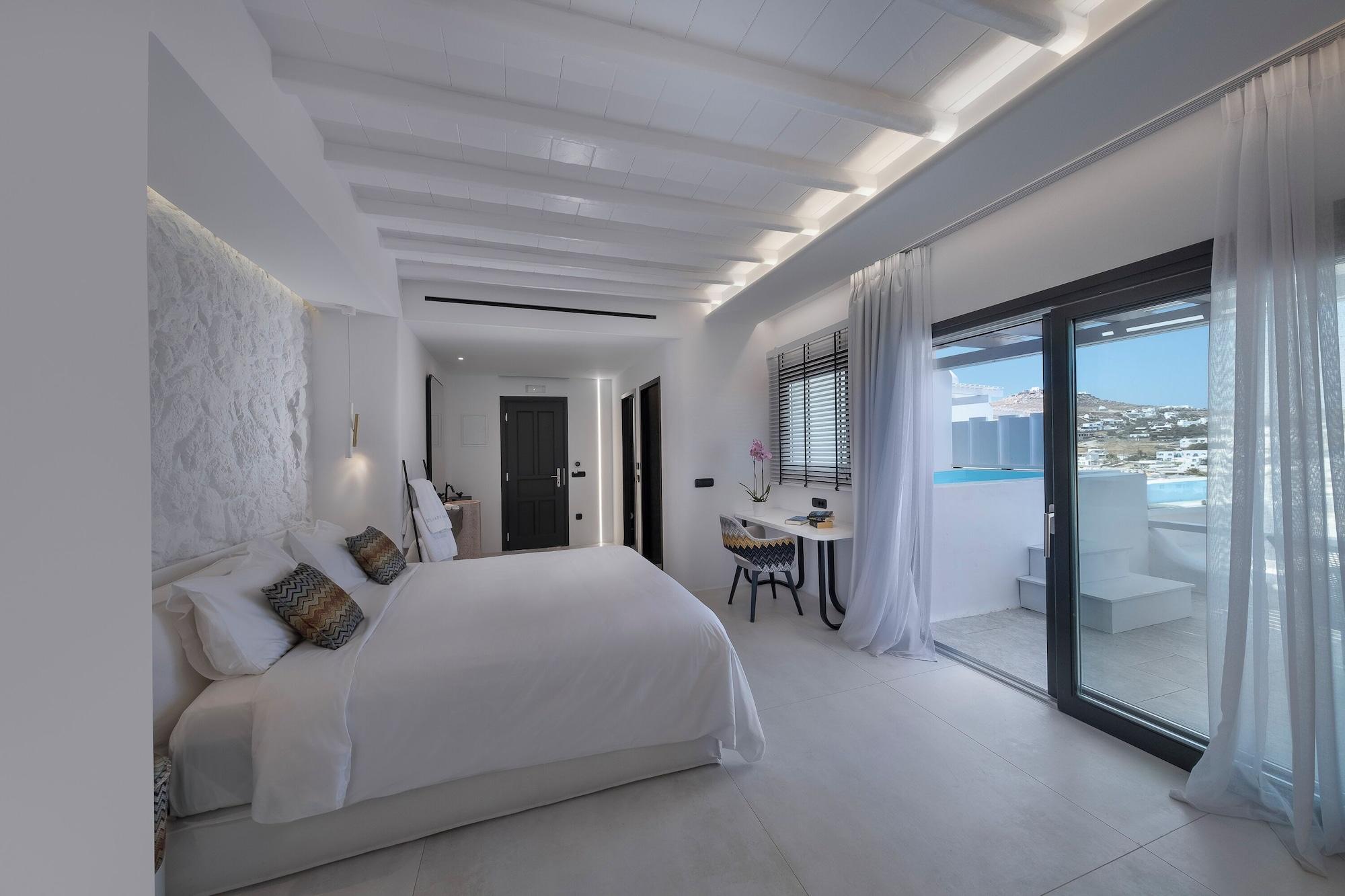 Pool, Senior, Suite