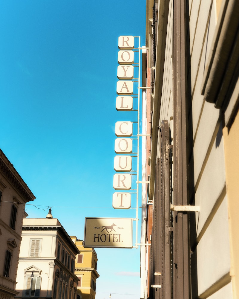 Royal Court Hotel 6/63