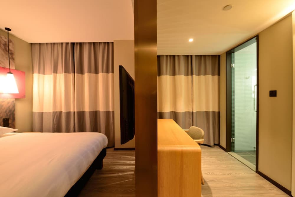 IBIS Shanghai New Hongqiao Hotel 25/68