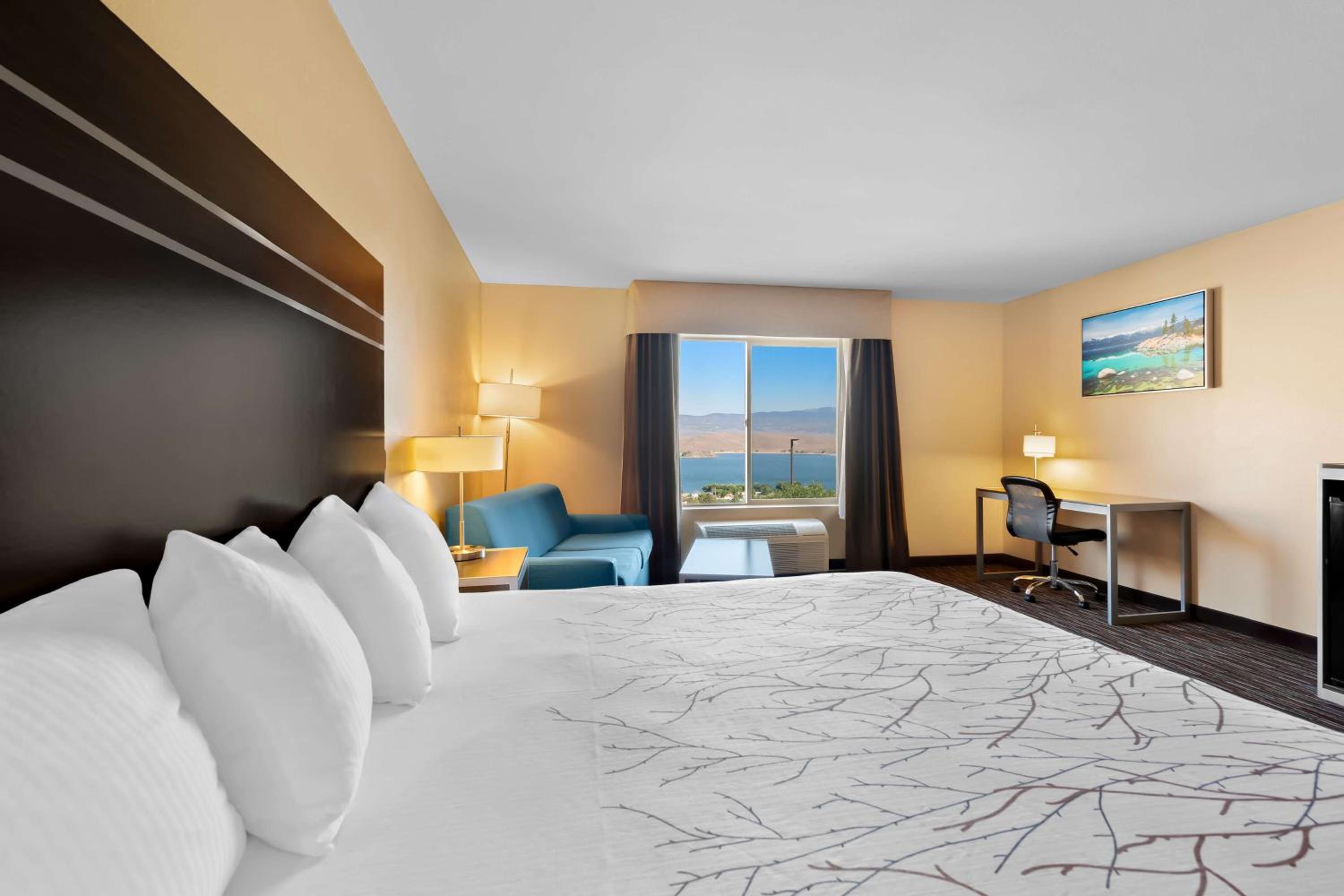 Room, King Bed, Lake and Mountain View