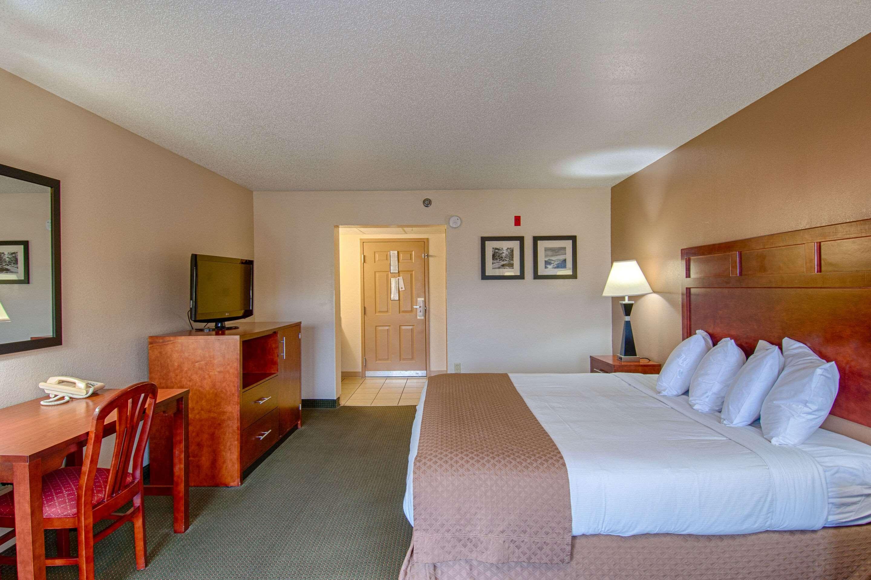 ROOM, KING BED