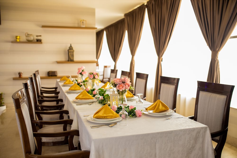 restaurant cafeteria