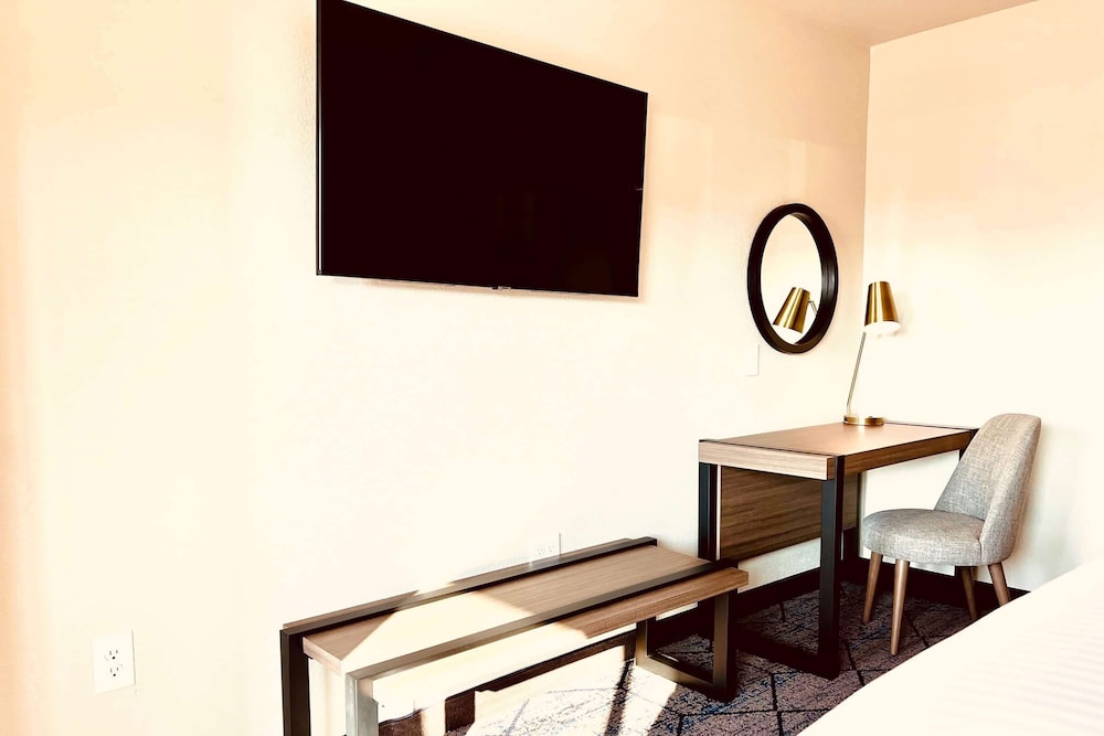 Ramada by Wyndham Modesto Yosemite Area 38/43