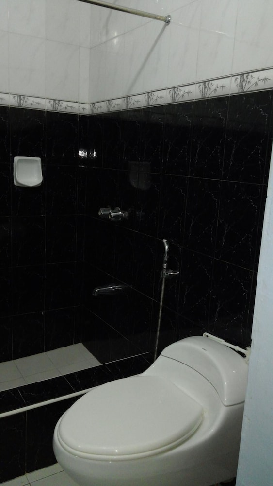 Yellow House Vacation Rental 21/23