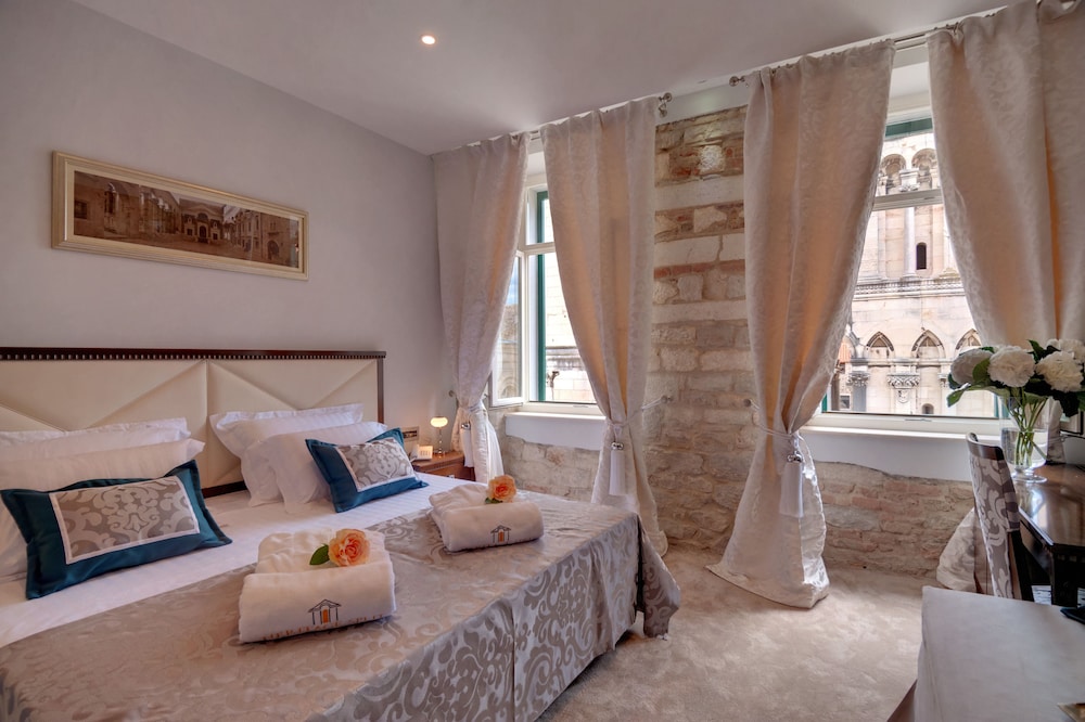 Heritage Hotel Antique Split 11/60