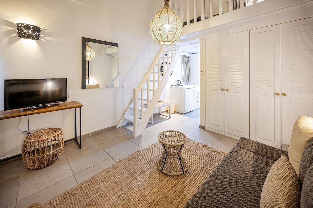 Smy Santorini Suites & Villas 51/76