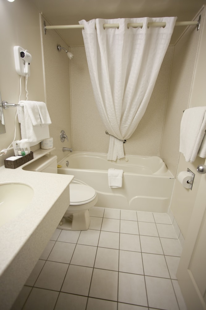Westlock Inn & Conference Centre 38/40