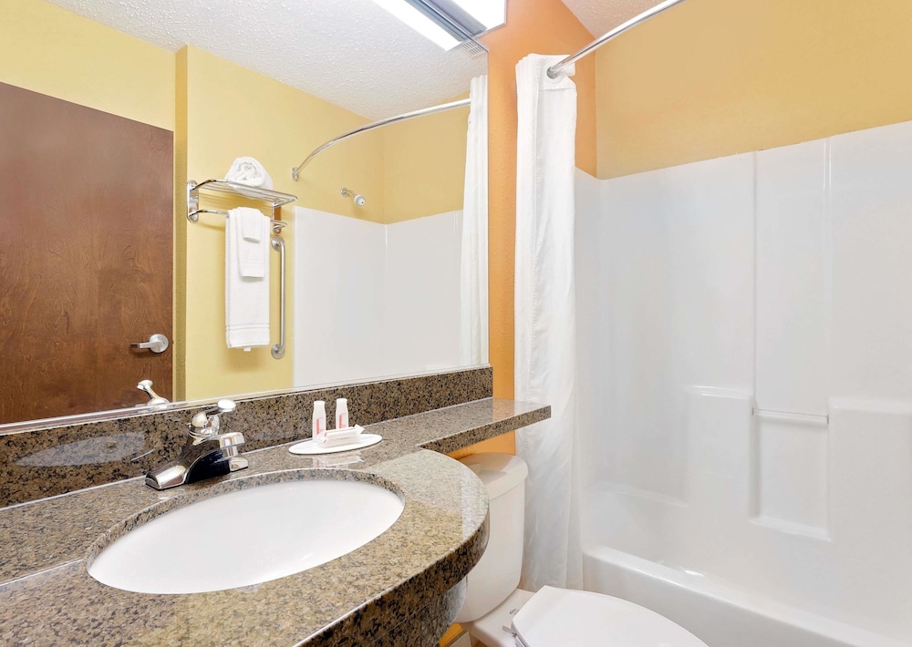 Microtel Inn & Suites by Wyndham Princeton 26/27