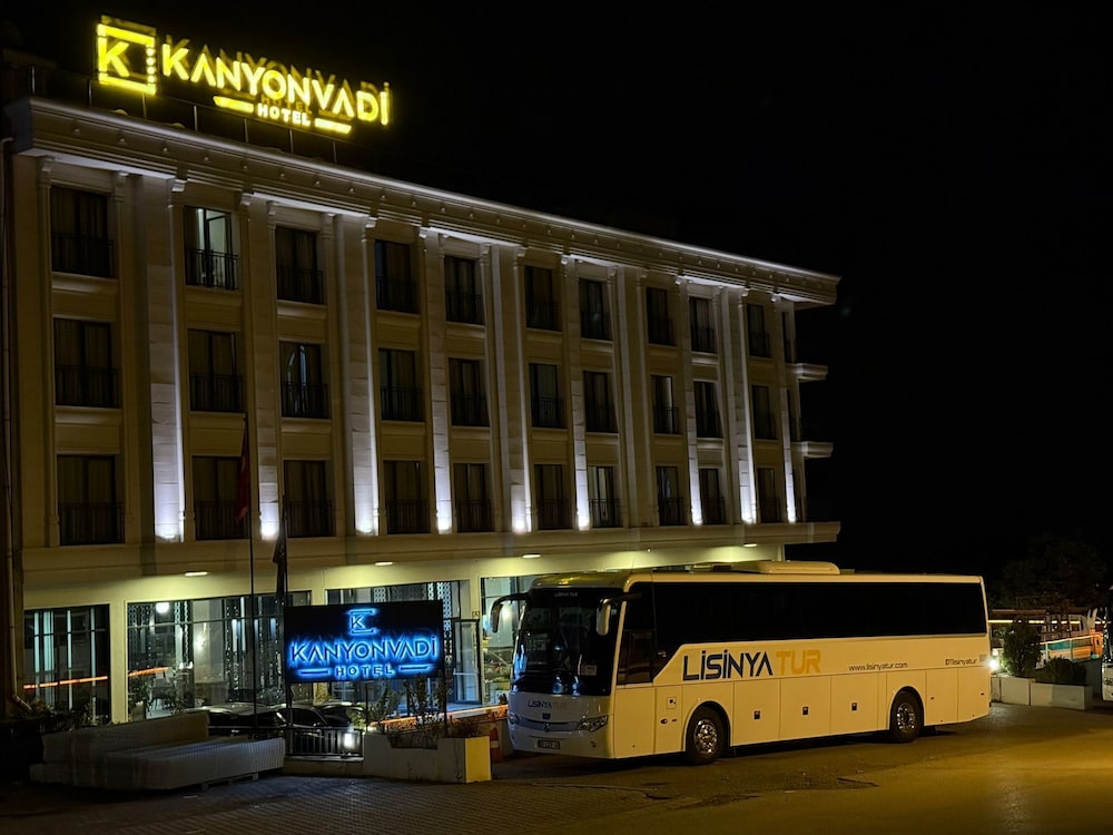Kanyonvadi Hotel 2/47