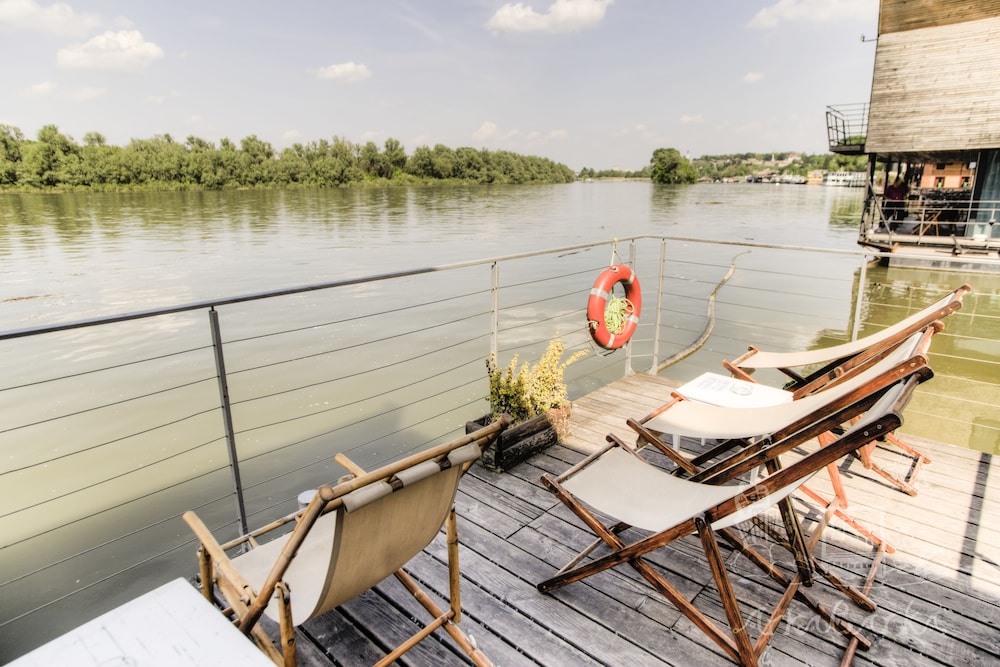 Arkabarka Floating Hostel And Apartments 56/83