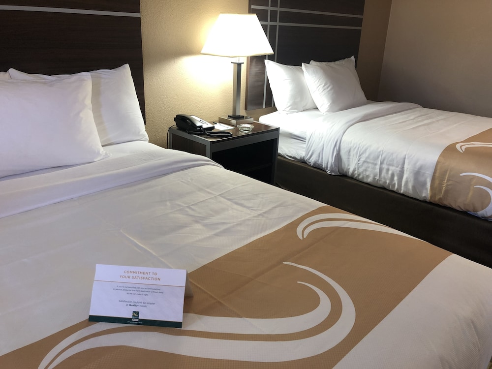 Quality Inn Madisonville TX 18/41
