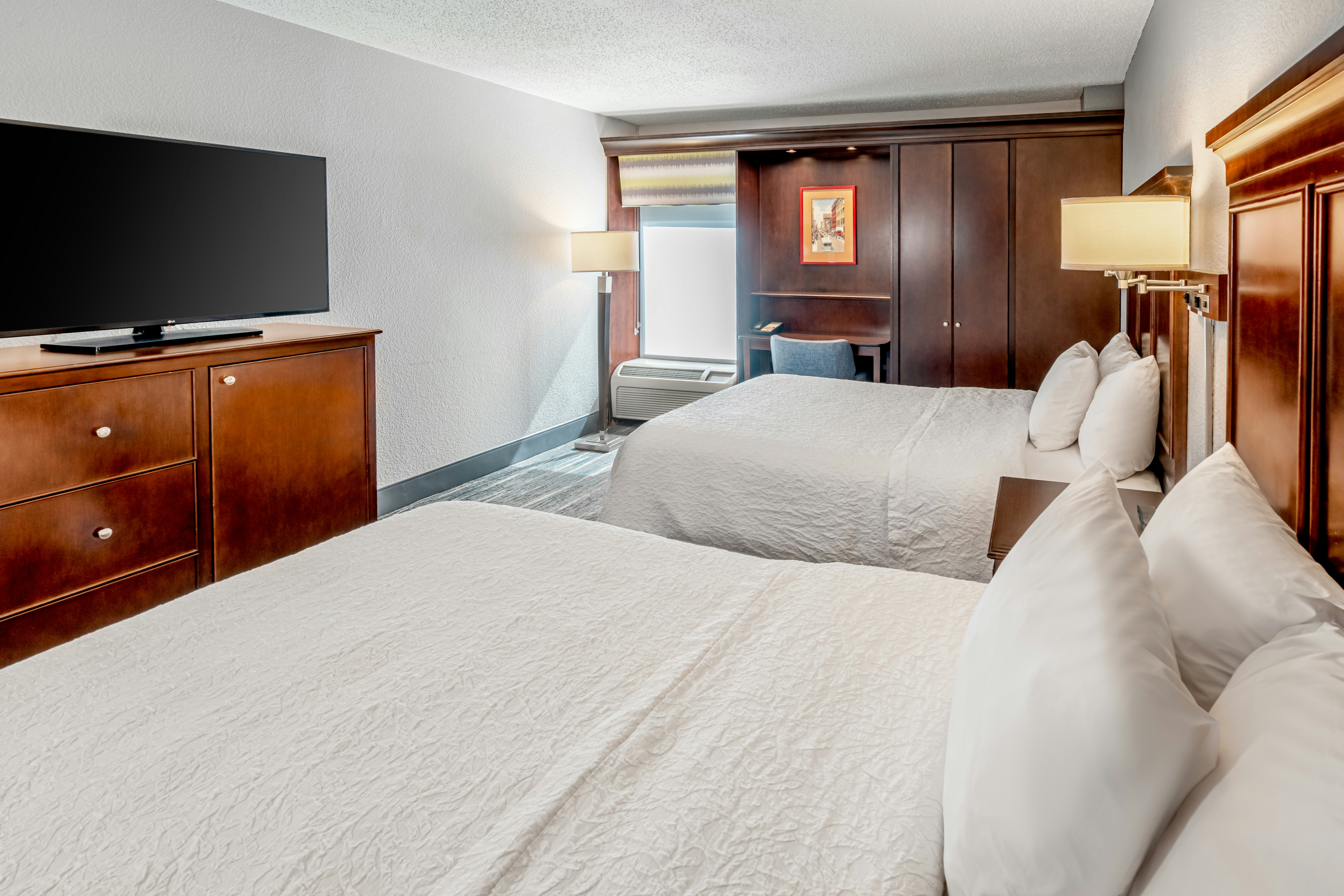 STANDARD, 2 QUEEN BEDS