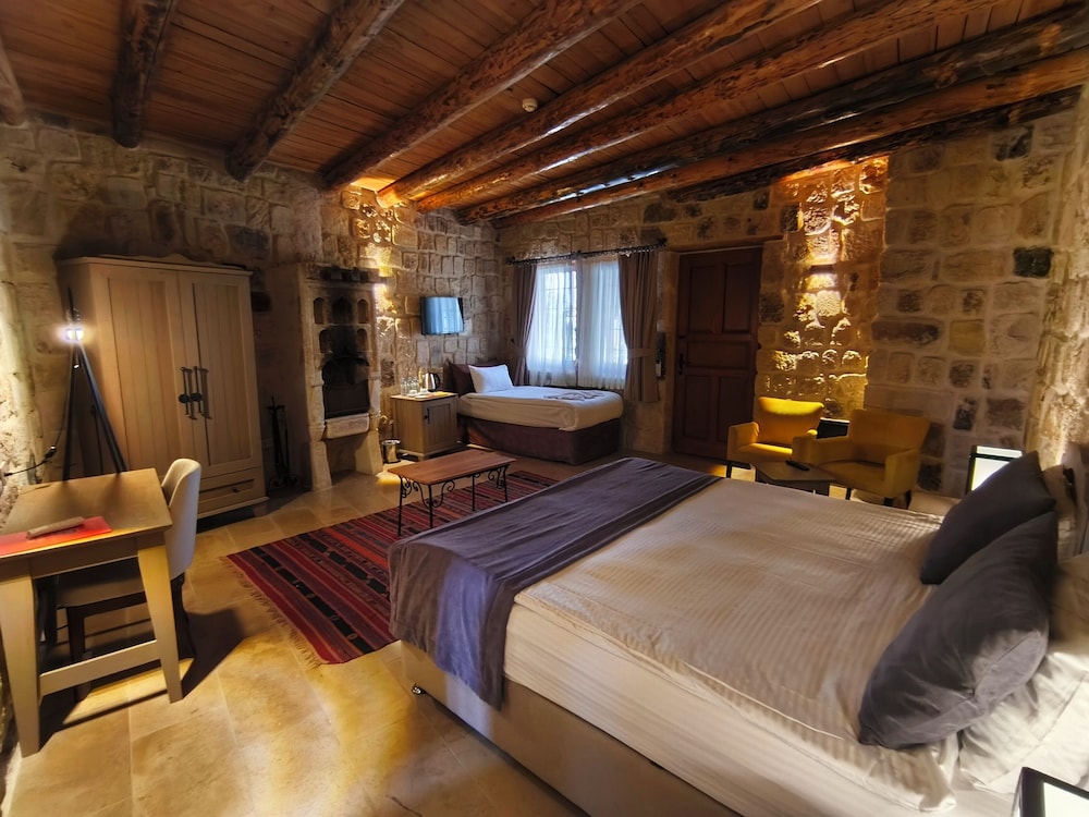 Acropolis Cave Suites 19/50