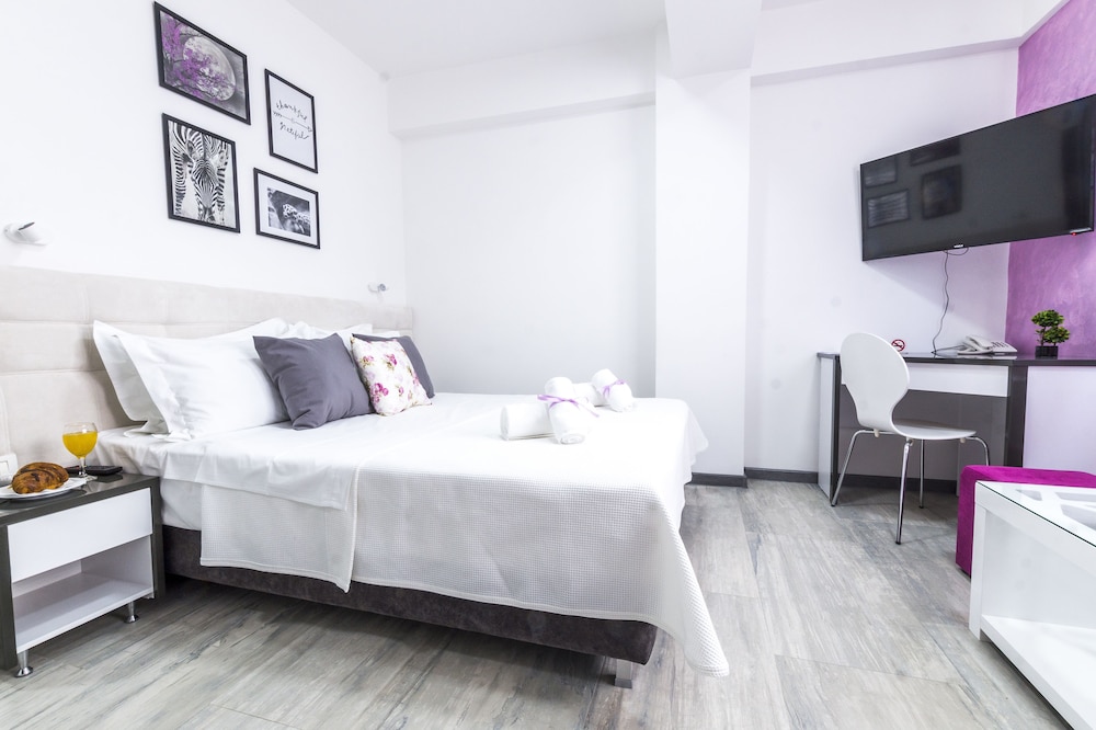 STUDIO, APARTMENT, CITY VIEW