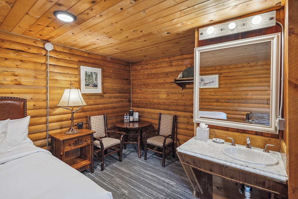 Denali Crow s Nest Cabins 27/48