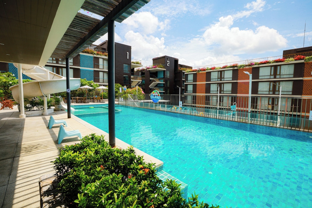Balcony Courtyard Sriracha Hotel Serviced Apartments 48/50