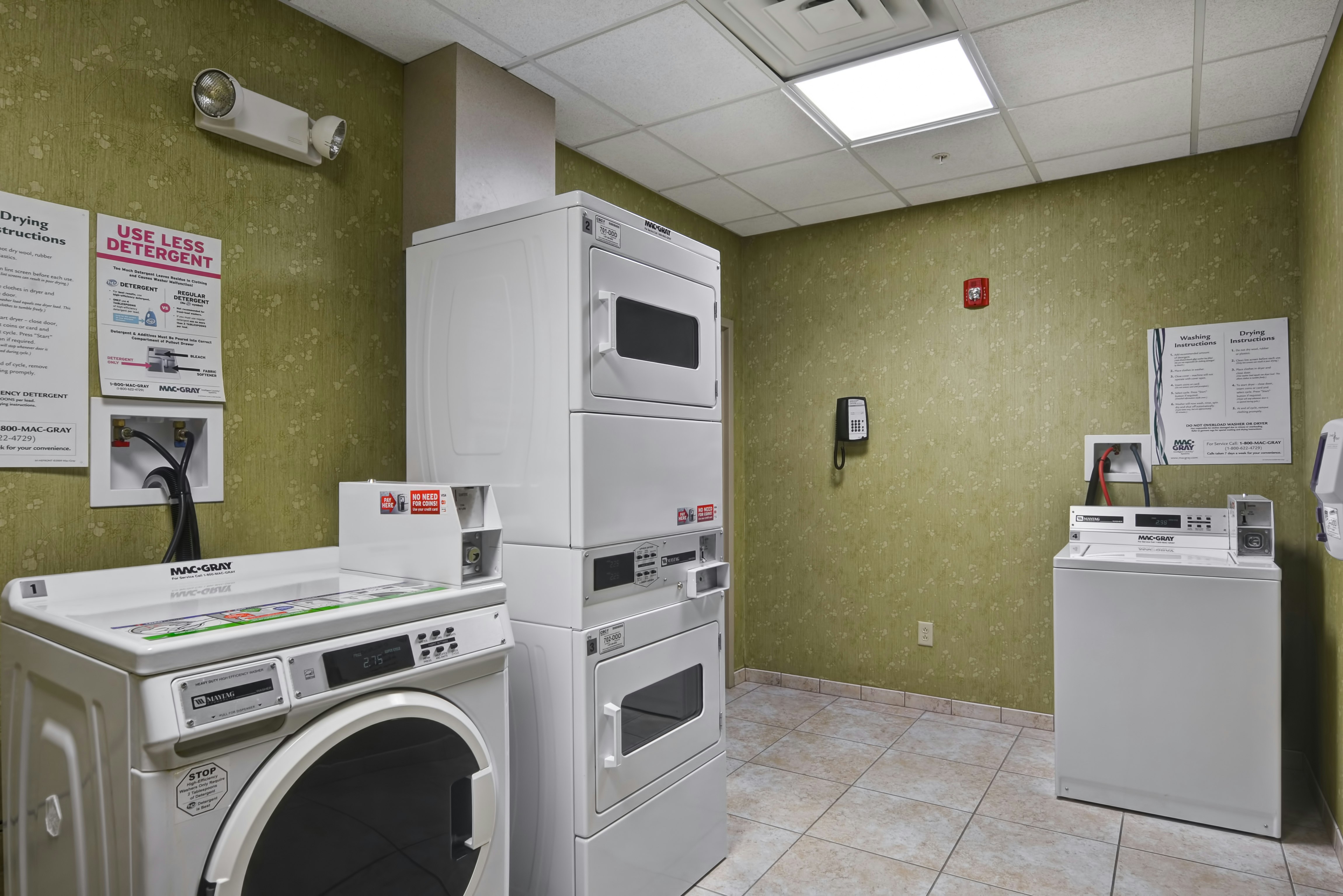 Hampton Inn and Suites New Hartford 13/64