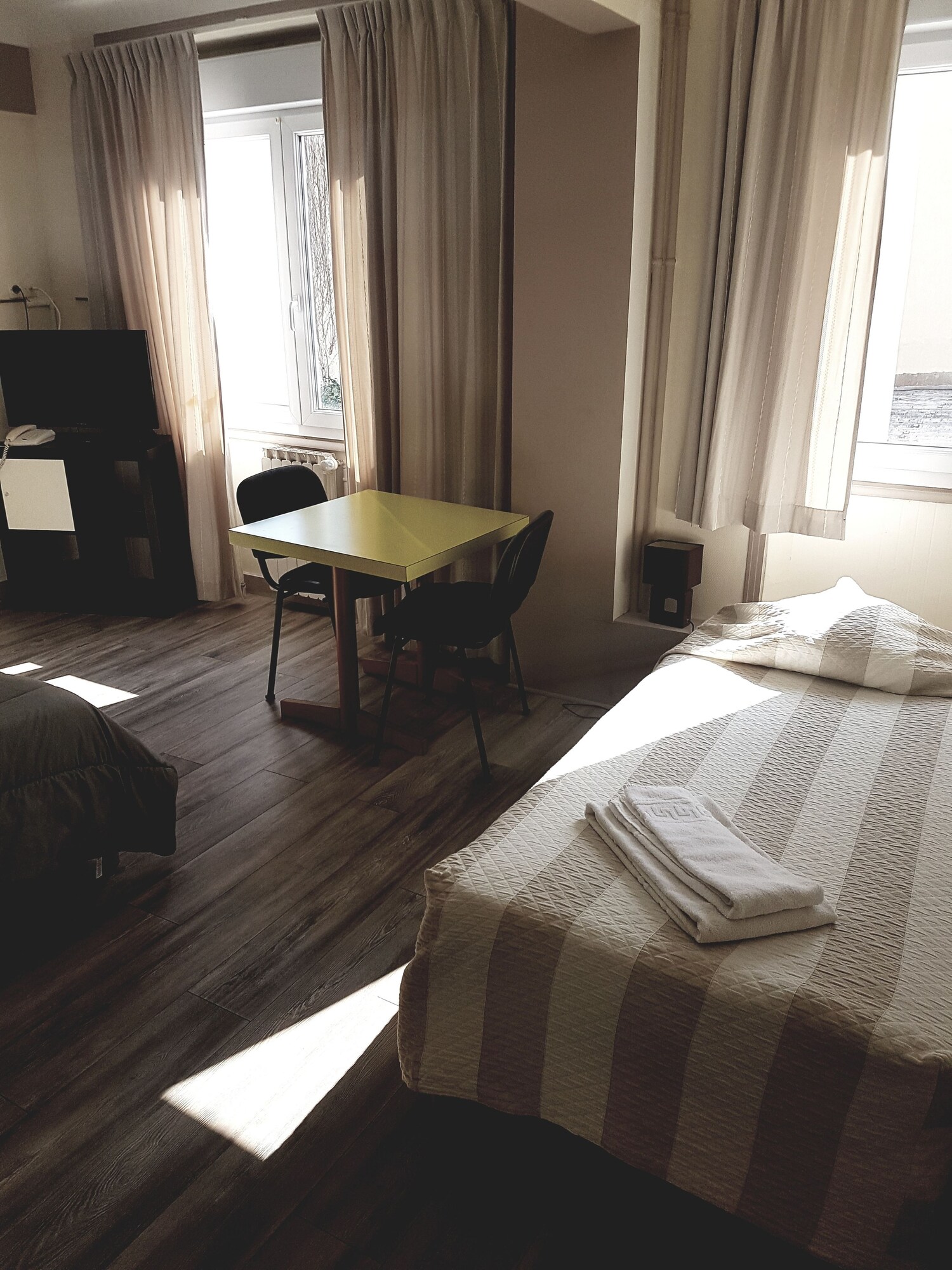 Room, Triple