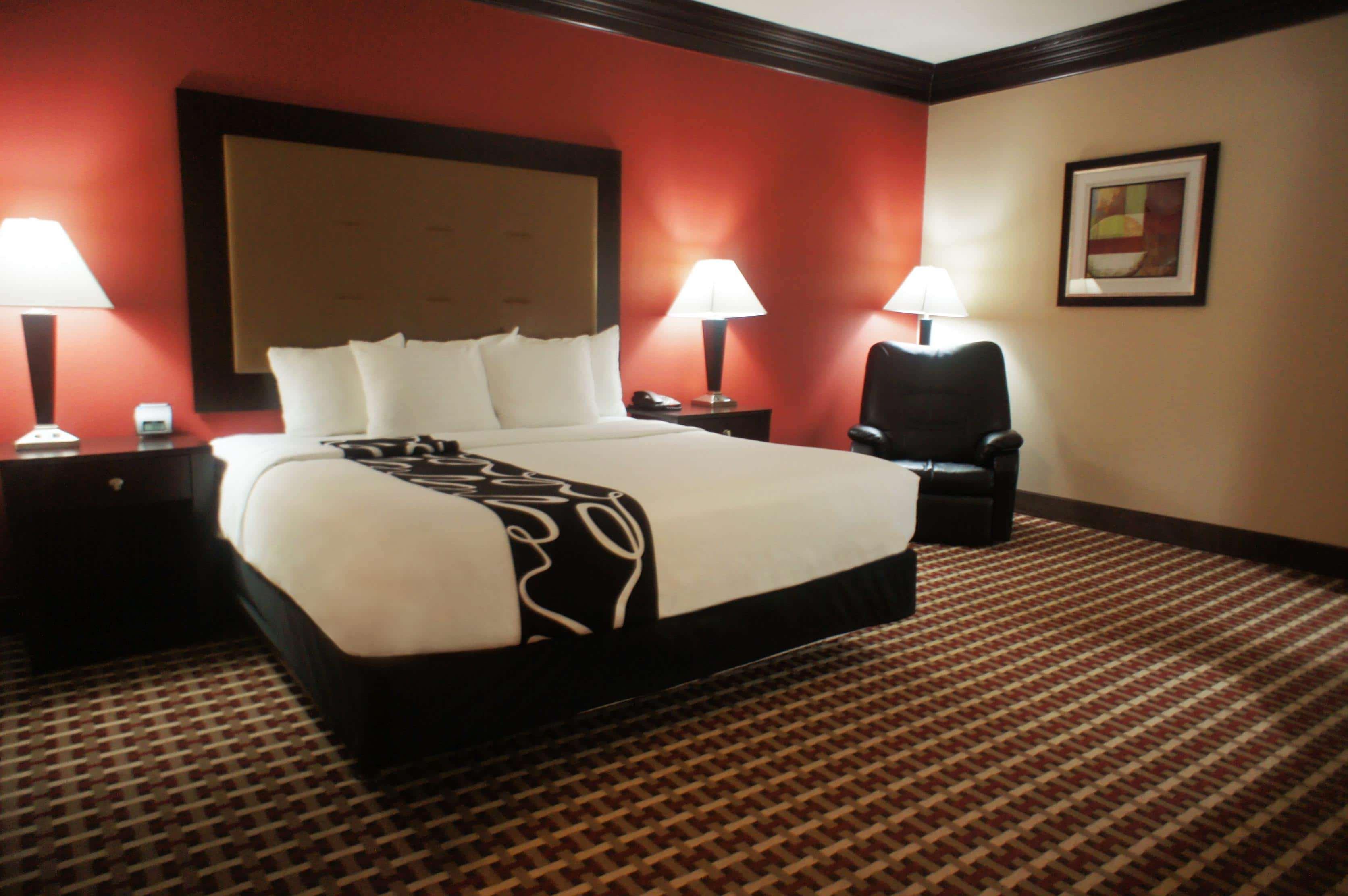 غرفة ديلوكس بسرير كينج، La Quinta Inn Suites Little Rock Bryant 2/3