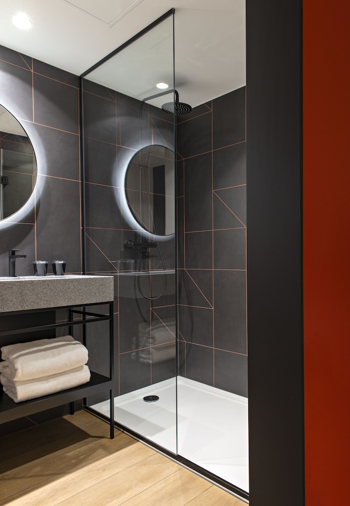 Leonor Hotel 45/46