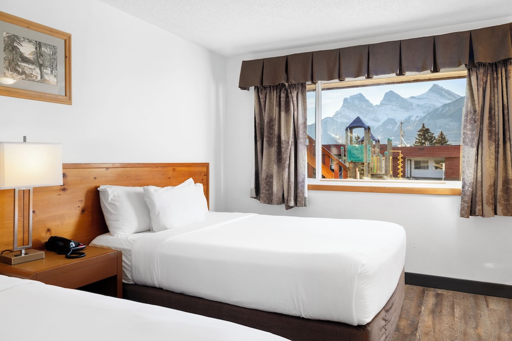 Canmore Rocky Mountain Ski Lodge 81/118