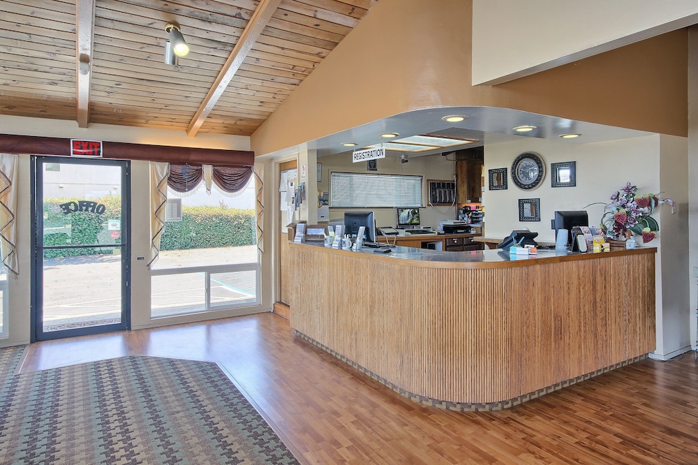 Silver Surf Motel 8/72