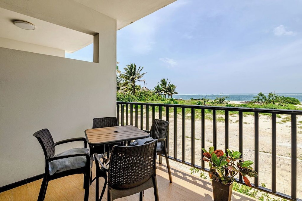 Velas Condos 33/48