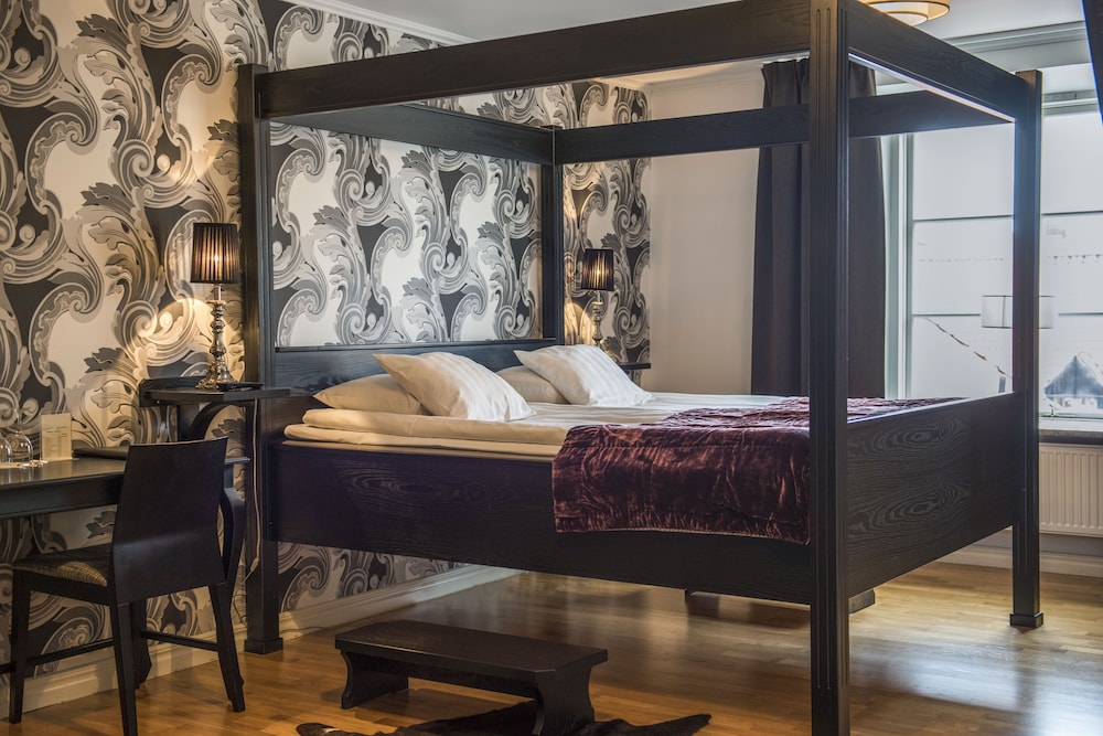 Donners Hotell 13/25