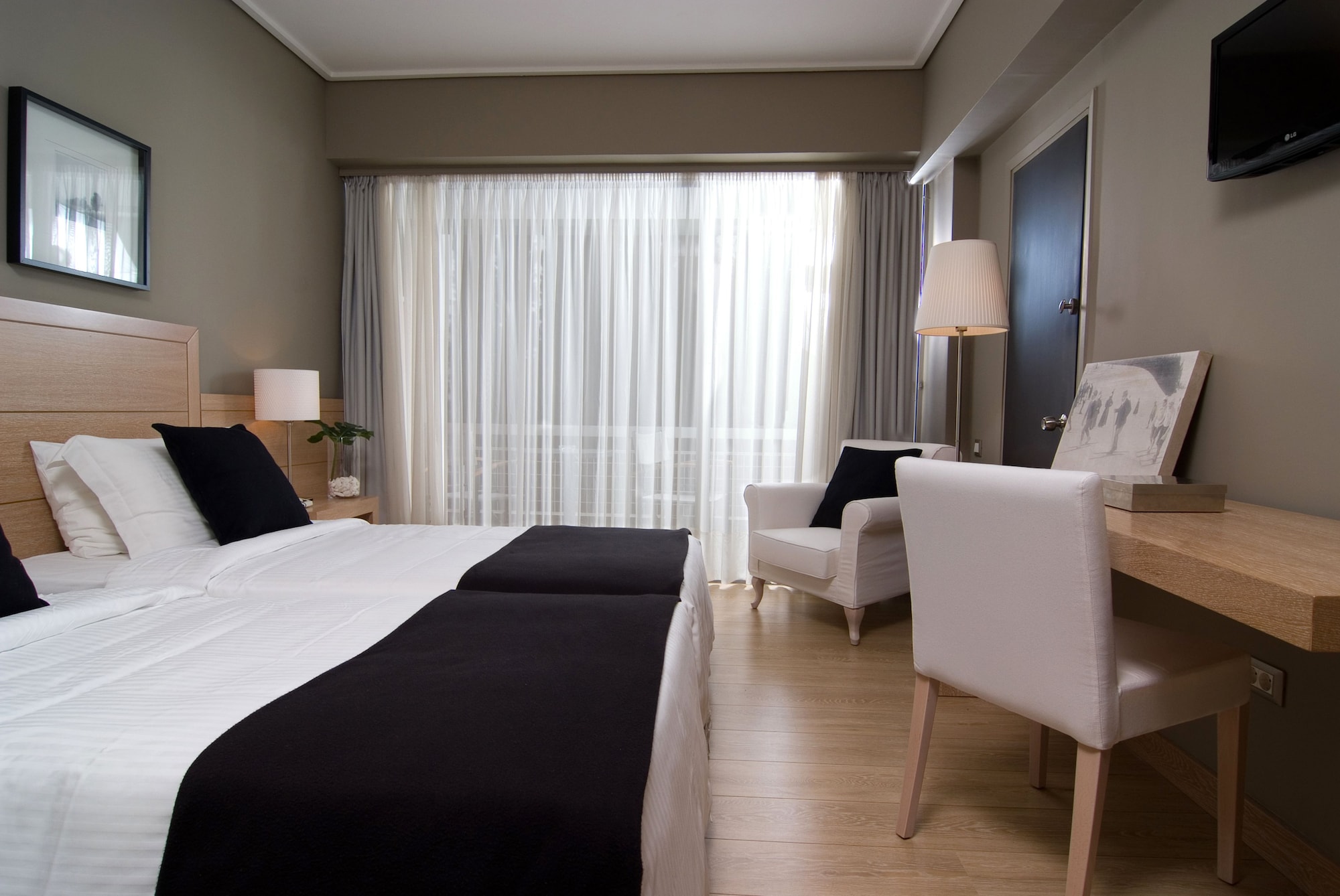 MASTER, SUITE