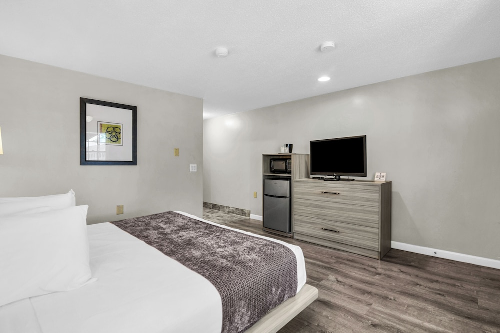 غرفة أساسية مفردة بسرير كينج لذوي الإعاقة، Knights Inn Danvers 5/8