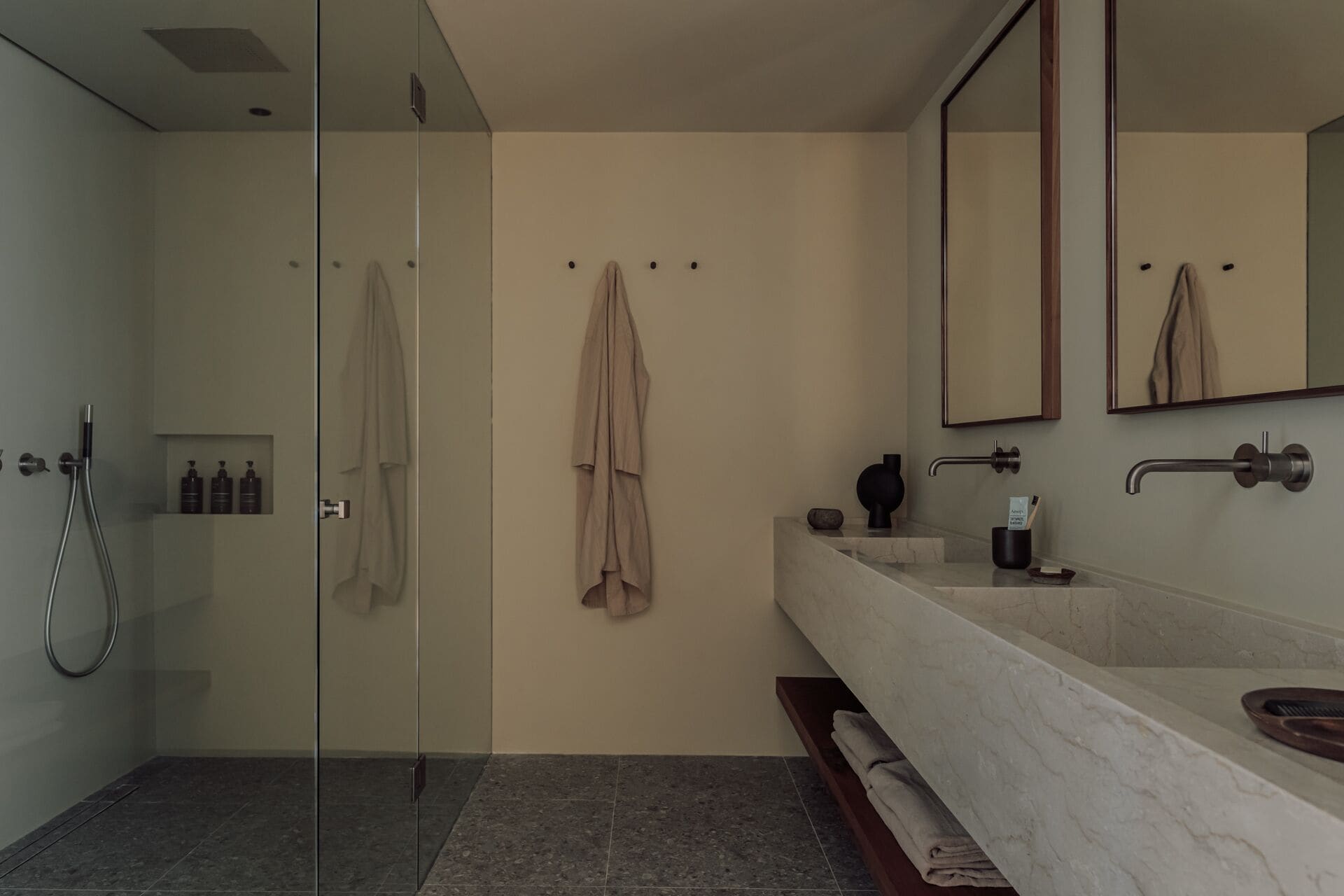 PREMIUM, SUITE, KING BED, GARDEN AREA