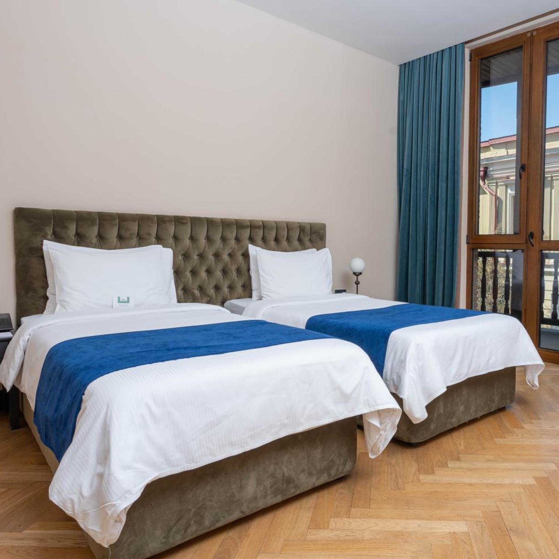 Telegraph, Single Bed