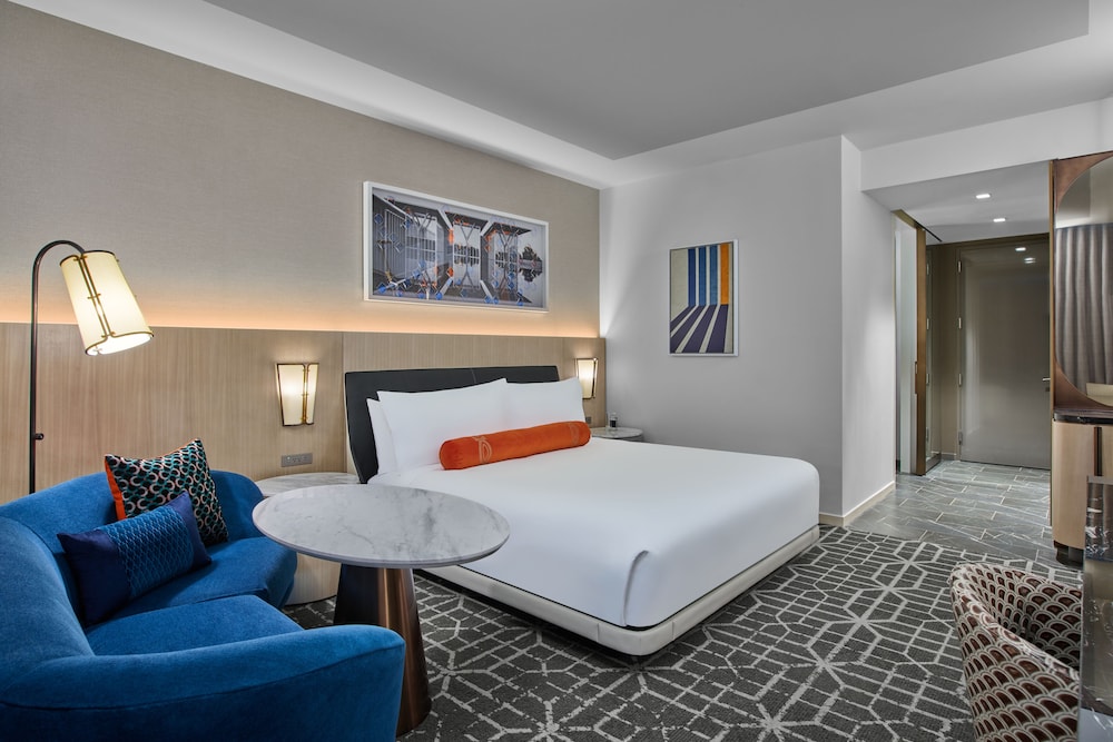 SUPERIOR, KING BED, ACCESSIBLE