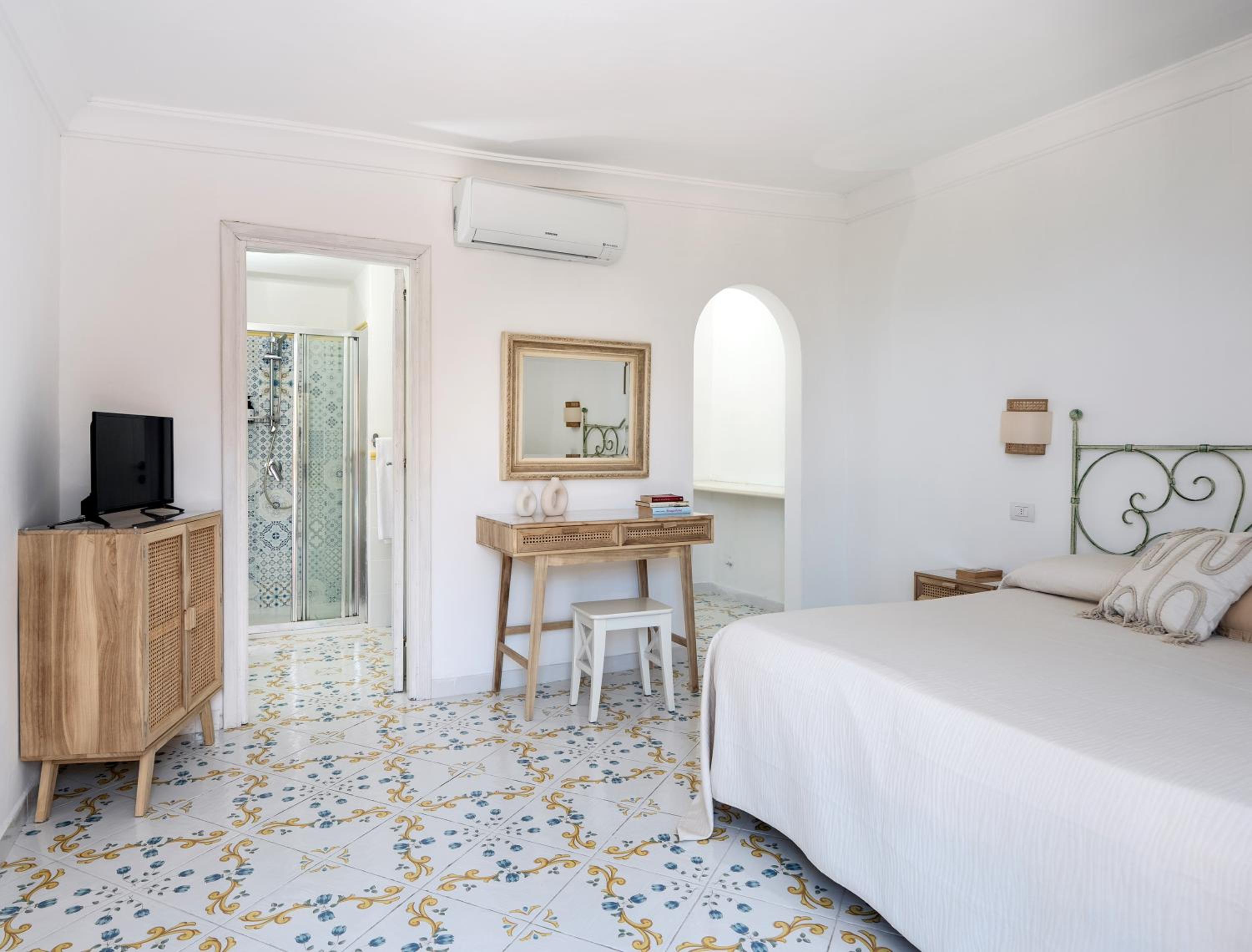 Room, Double Bed, Garden View