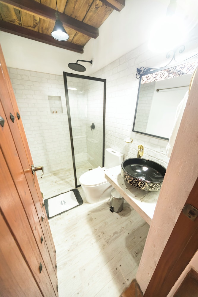 BOHEMIA HOTEL BOUTIQUE 49/50