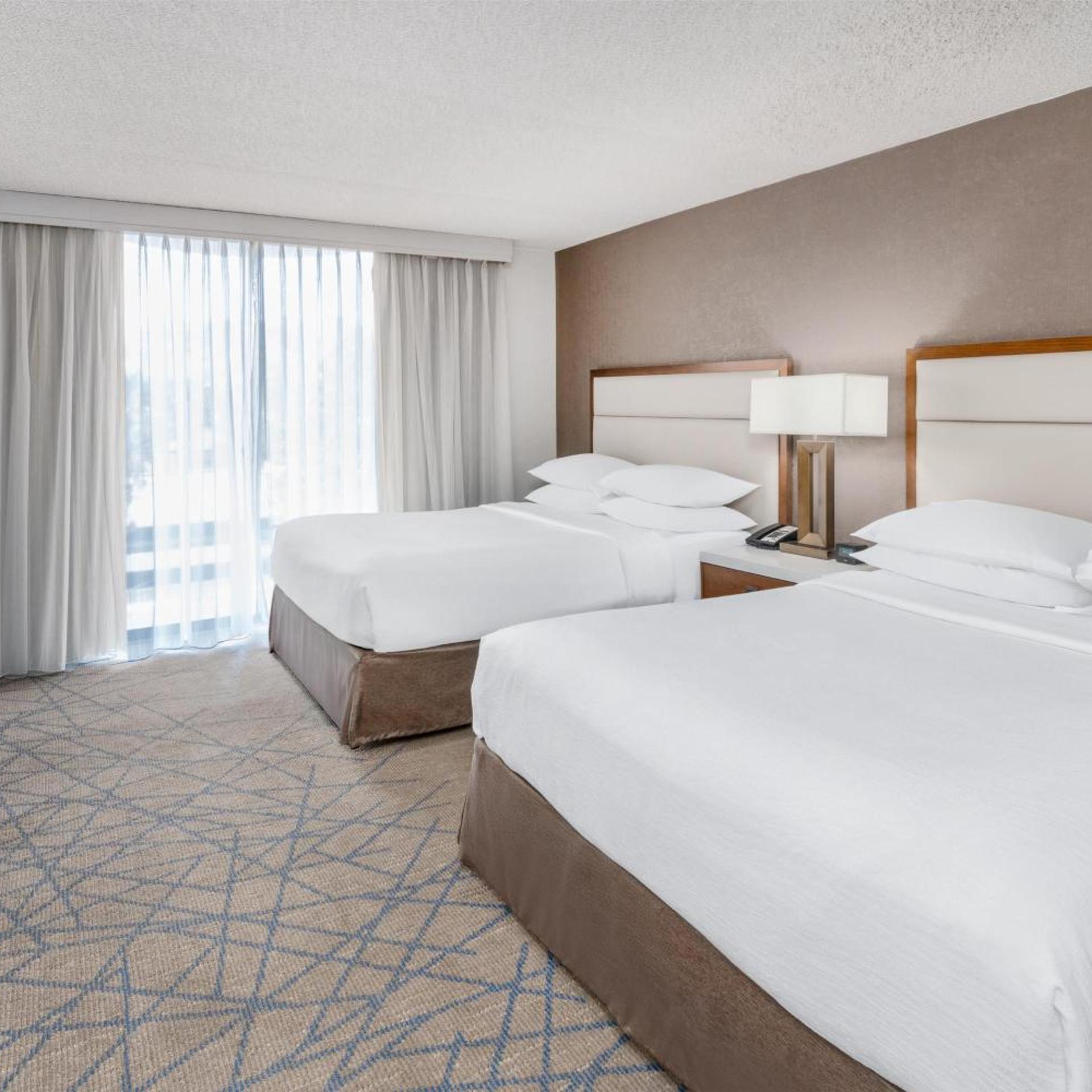 2 Rooms, Suite, Queen Bed, Mountain View