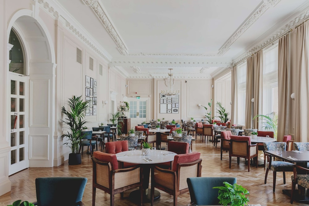 Queens Hotel Portsmouth 54/76