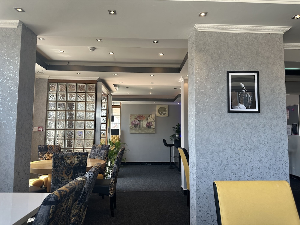 OYO Shilton Inn 7/46