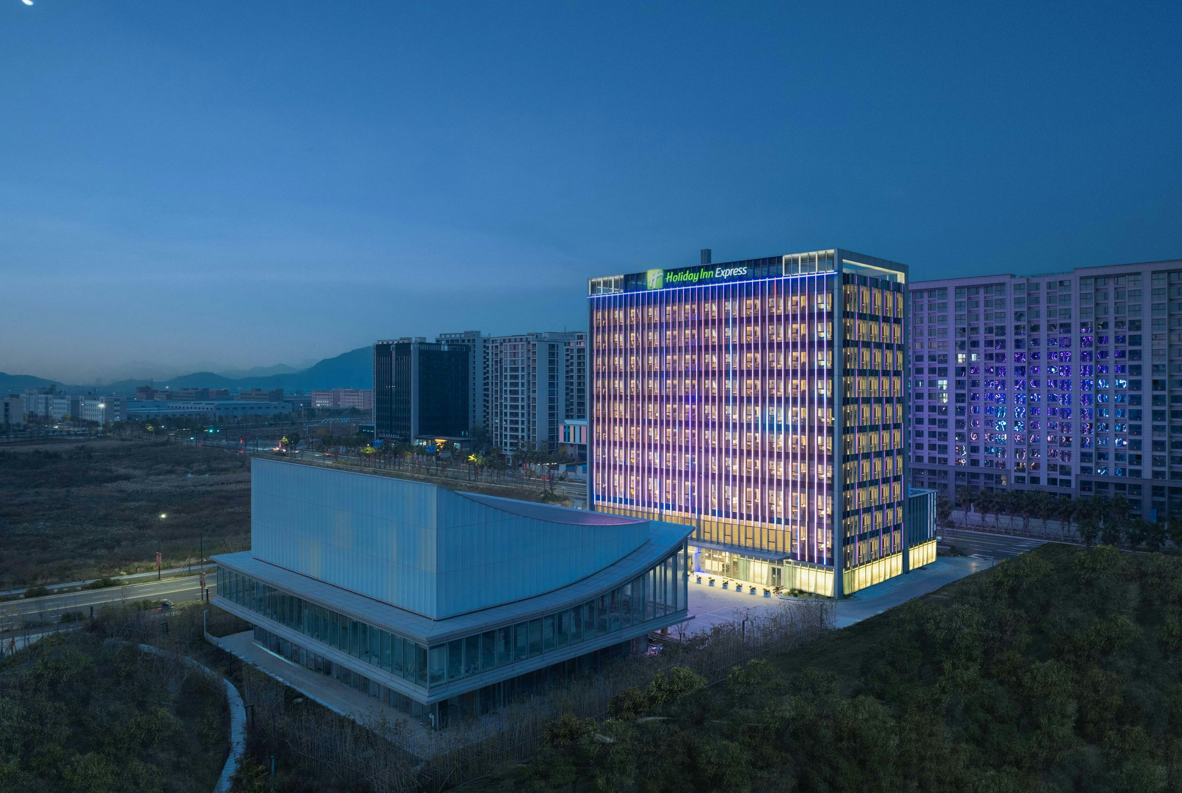 Holiday Inn Express Taizhou Toumen Port 3/43