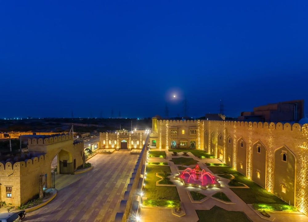 Sairafort Sarovar Portico 28/33