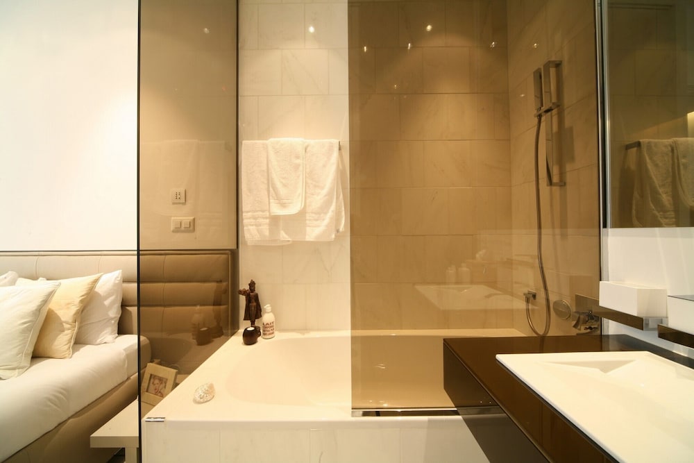 Senior, Studio, Queen Bed, Kitchenette