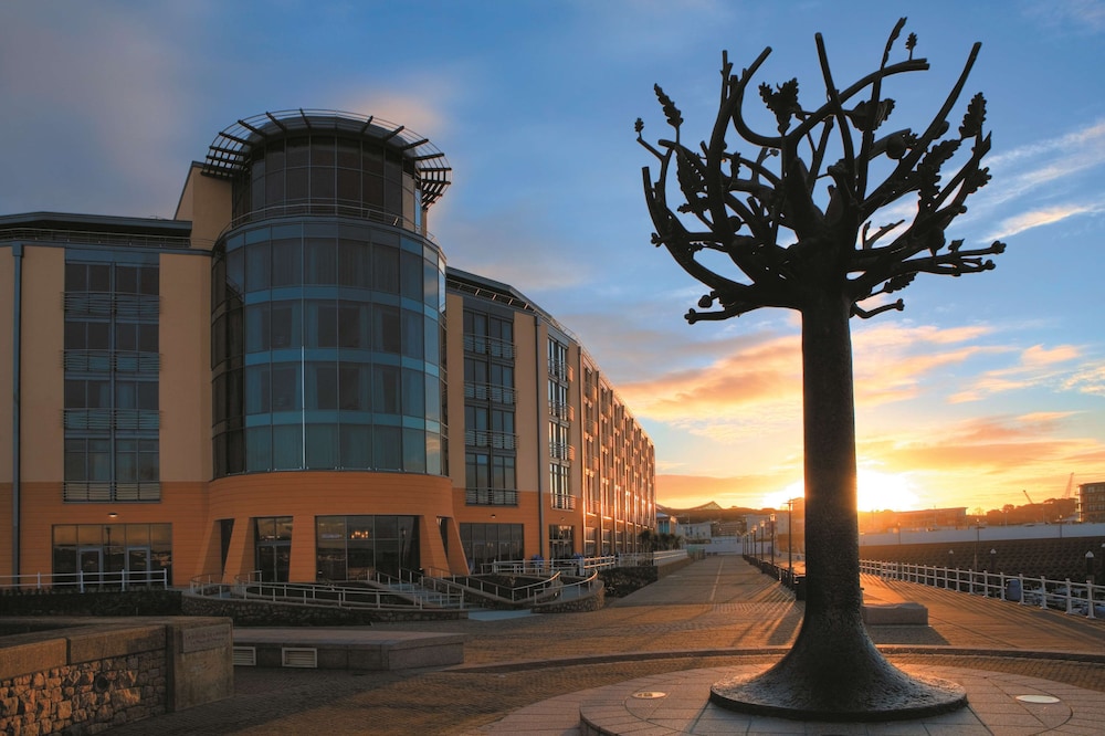 Radisson Blu Waterfront Hotel, Jersey 55/57