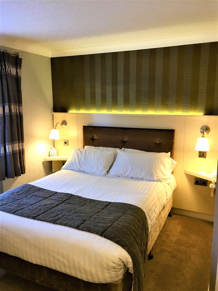 Astley Bank Hotel by Sunday 22/58