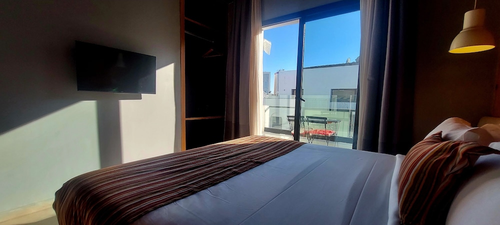 EXECUTIVE, SUITE